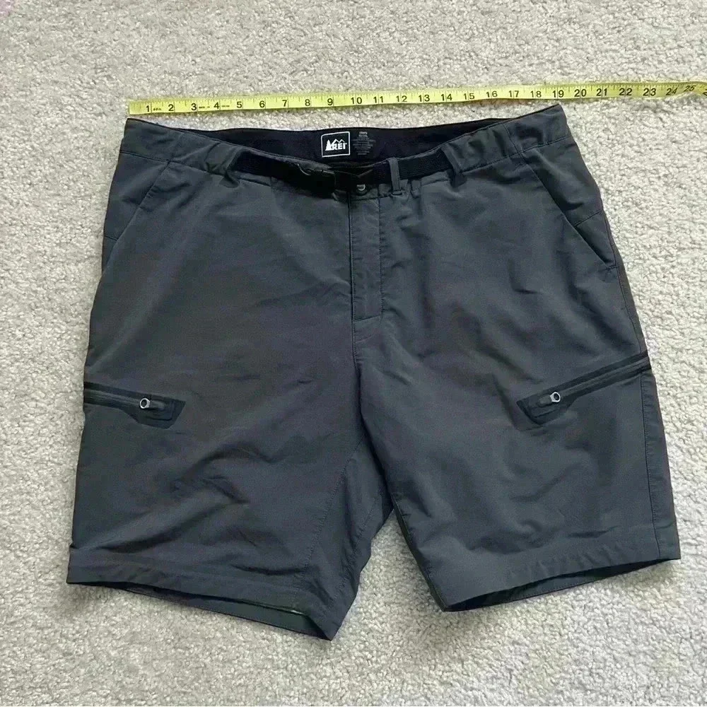 REI Gray Shorts Men’s Size XL 30 Zip Pockets Hiking Outdoor Active